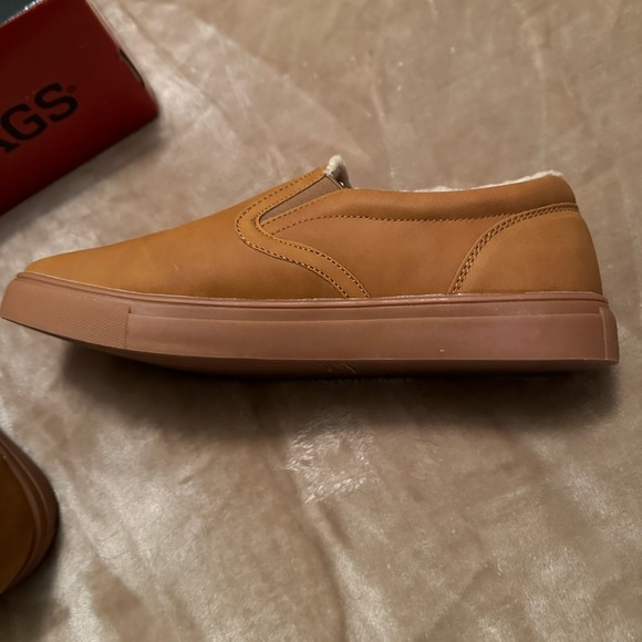 Deer Stags men’s slip ons. Caramel/wheat/cognac color. Size 9. - Picture 5 of 16